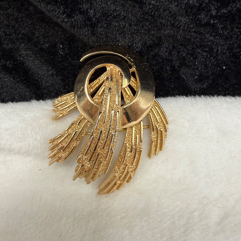 Vintage Trifari Brooch Gold Tone Textured Signed